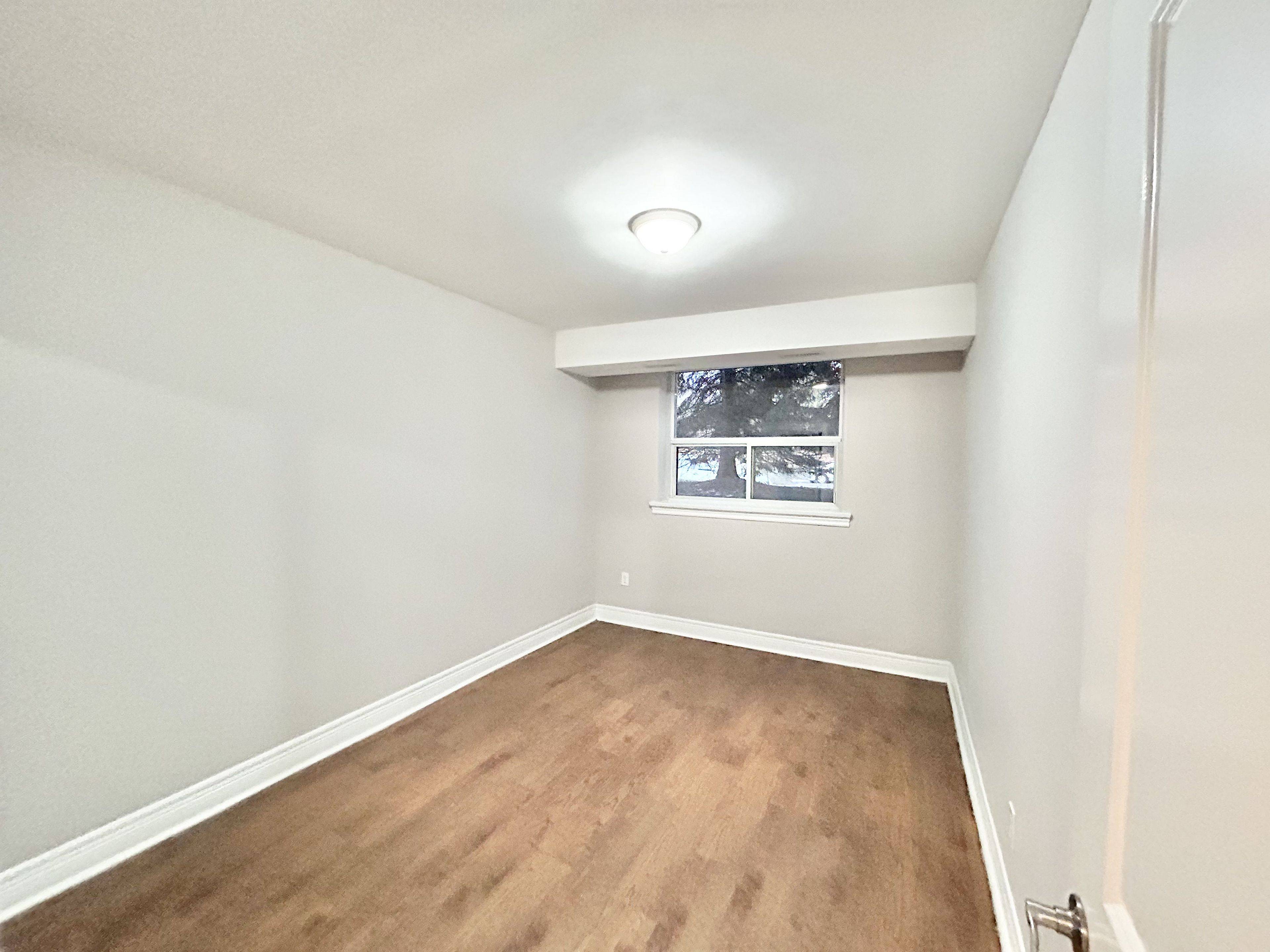 Toronto W06, ON M8V 3P9,90 Twenty Fifth ST #32