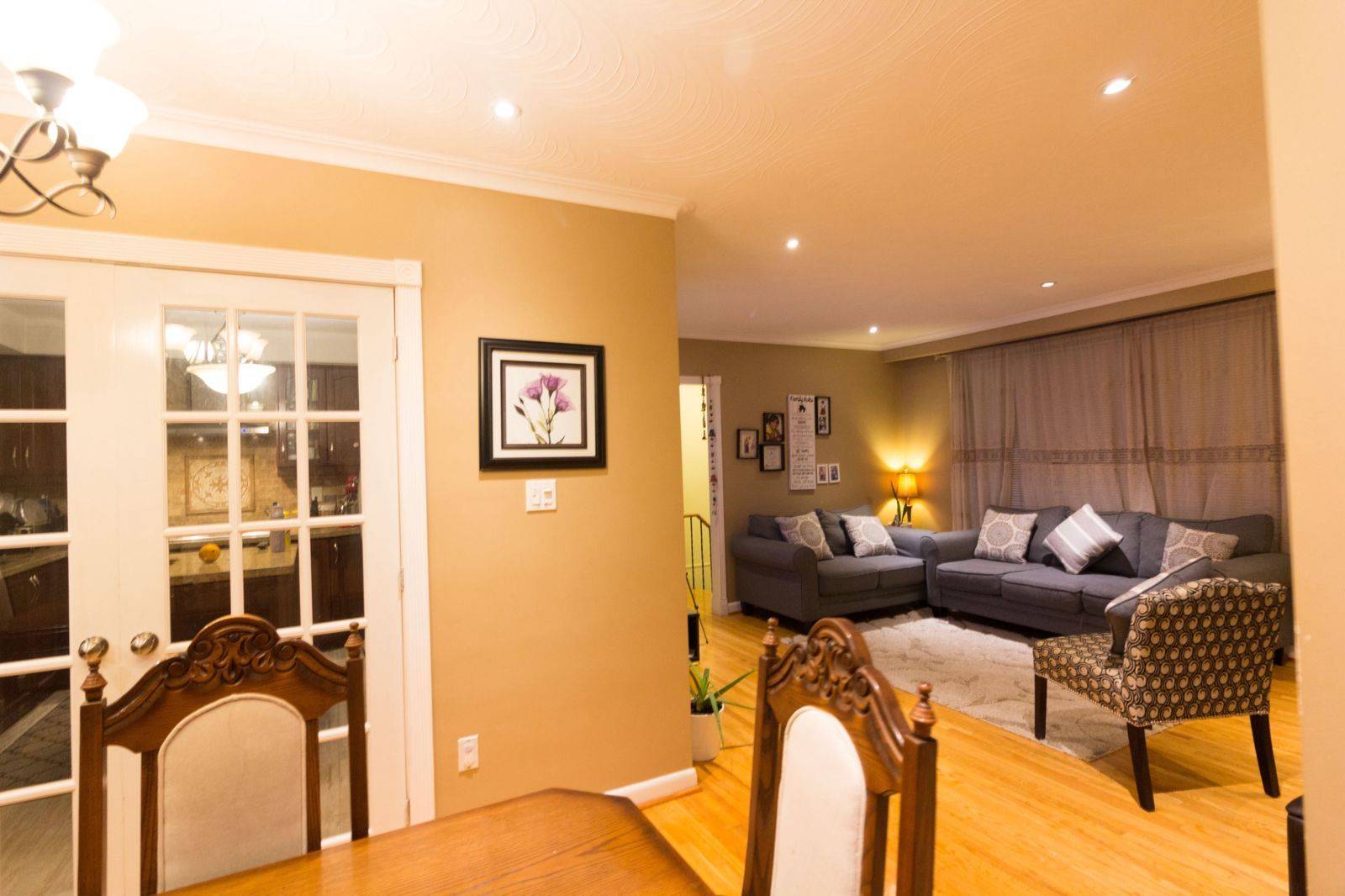 Toronto W08, ON M9B 5E2,133 Meadowbank RD #Main