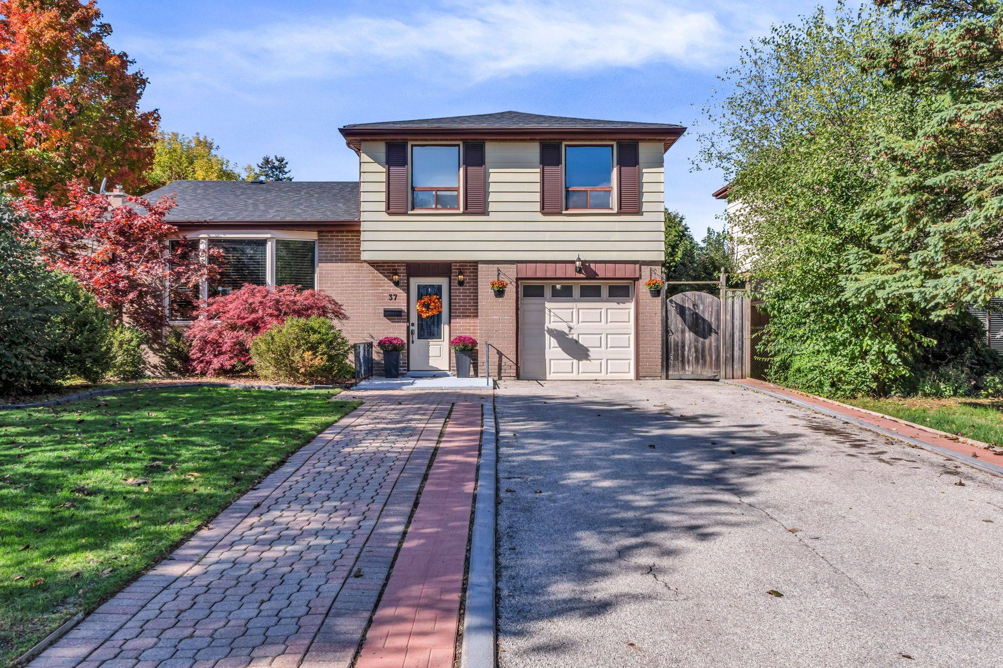 Brampton, ON L6T 1Y9,37 Banbury CT