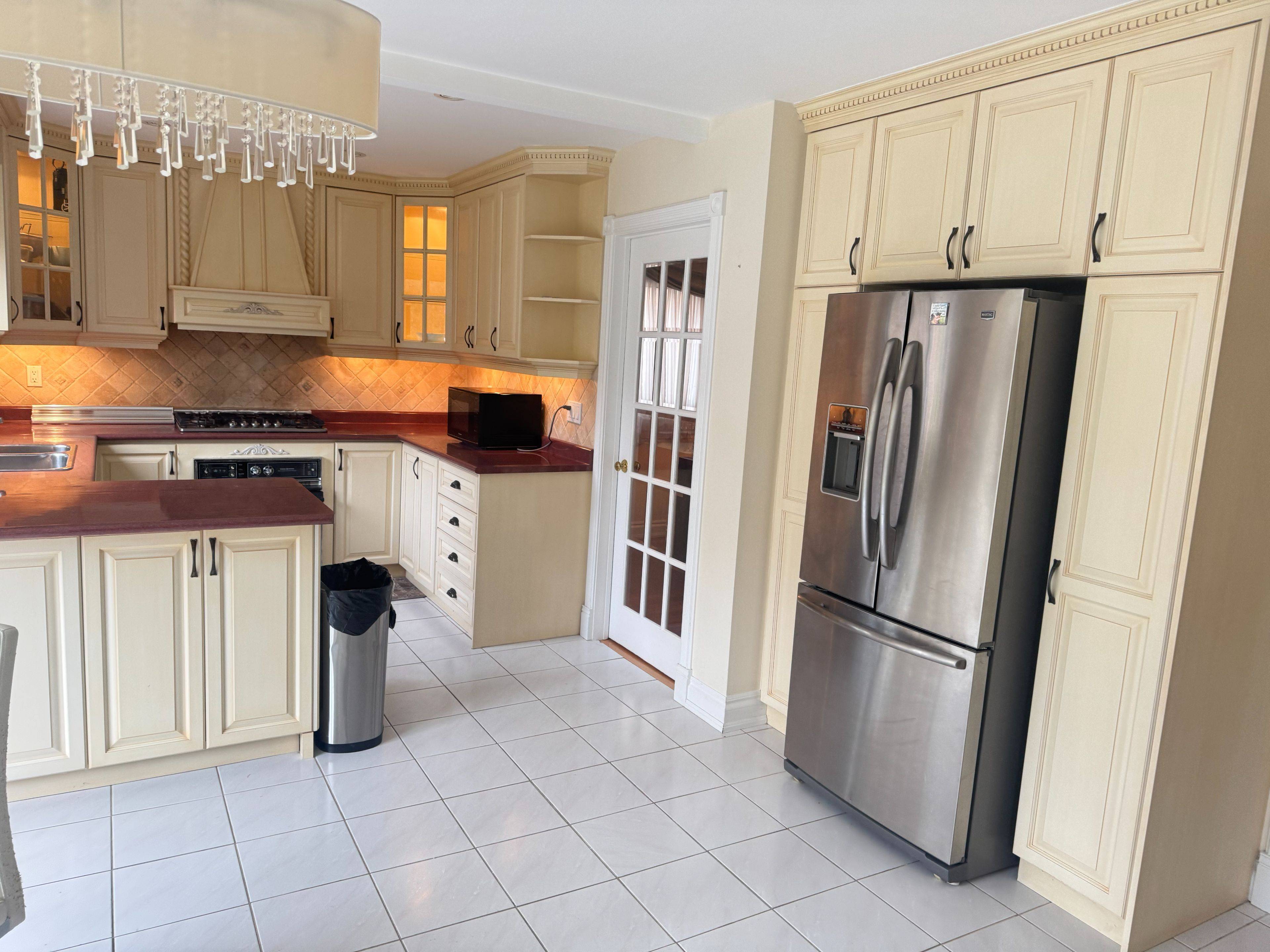 Mississauga, ON L5R 1N9,411 Winfield TER