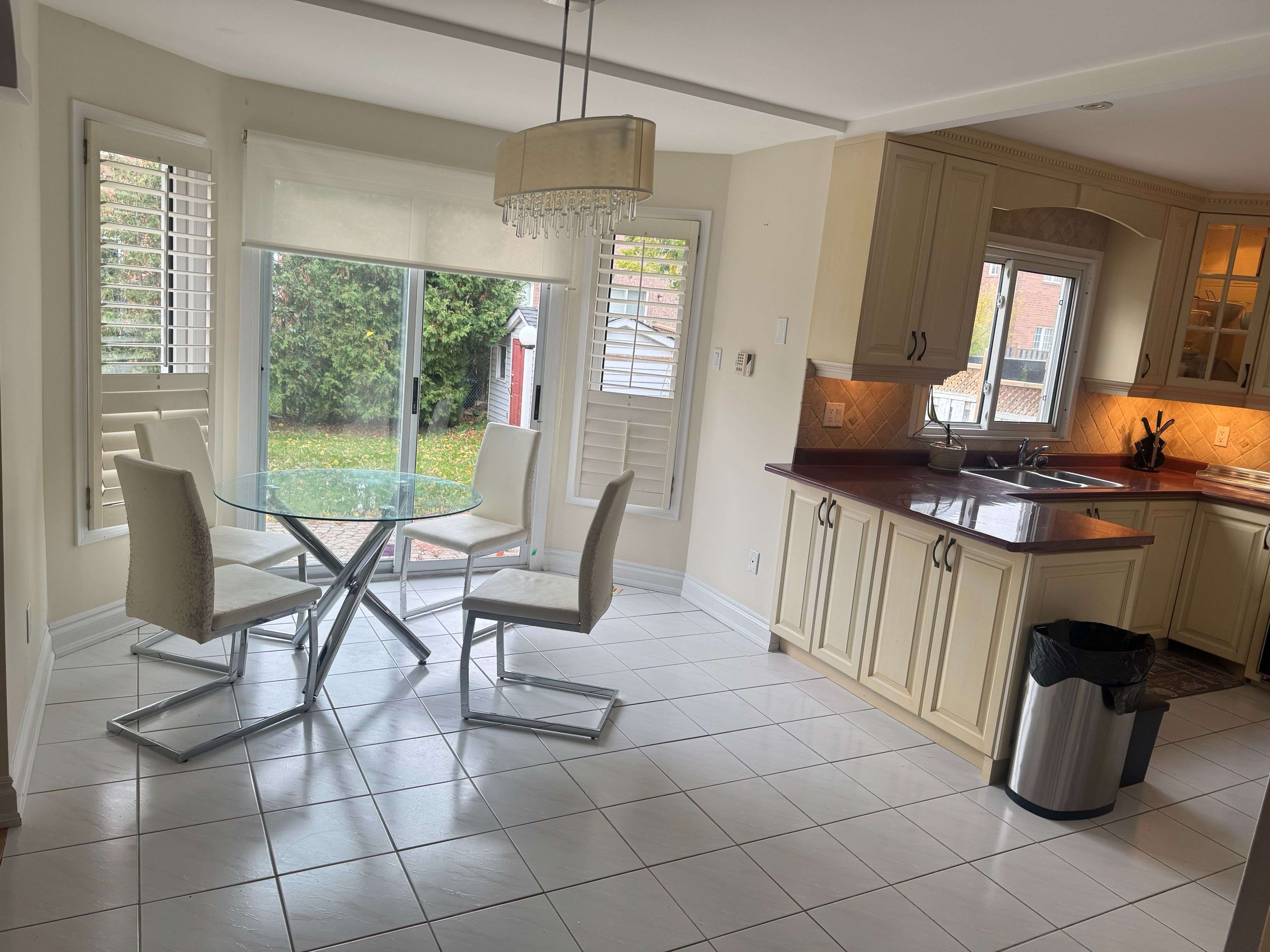 Mississauga, ON L5R 1N9,411 Winfield TER