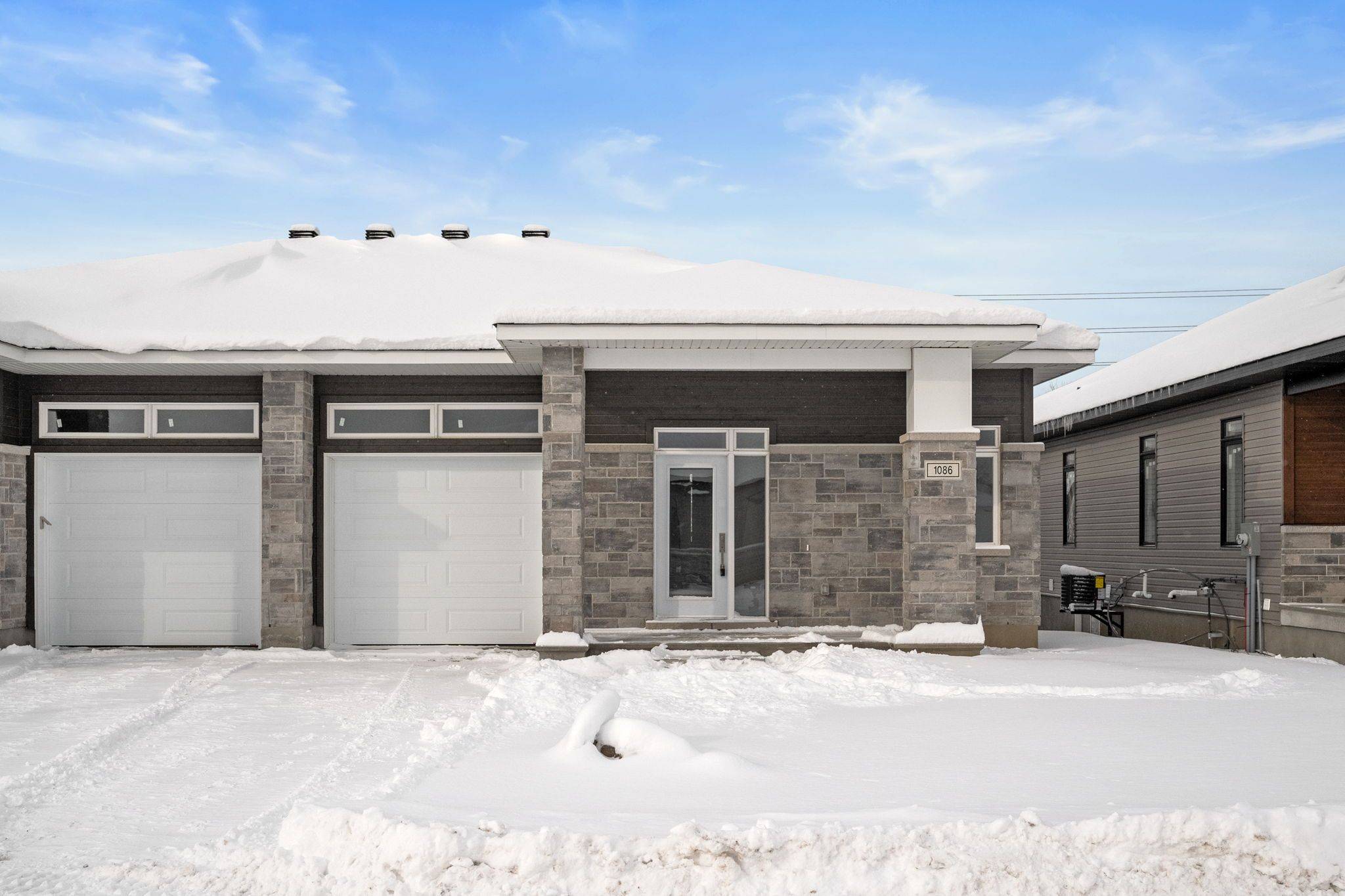 Brockville, ON K6V 0H2,1086 Moore ST