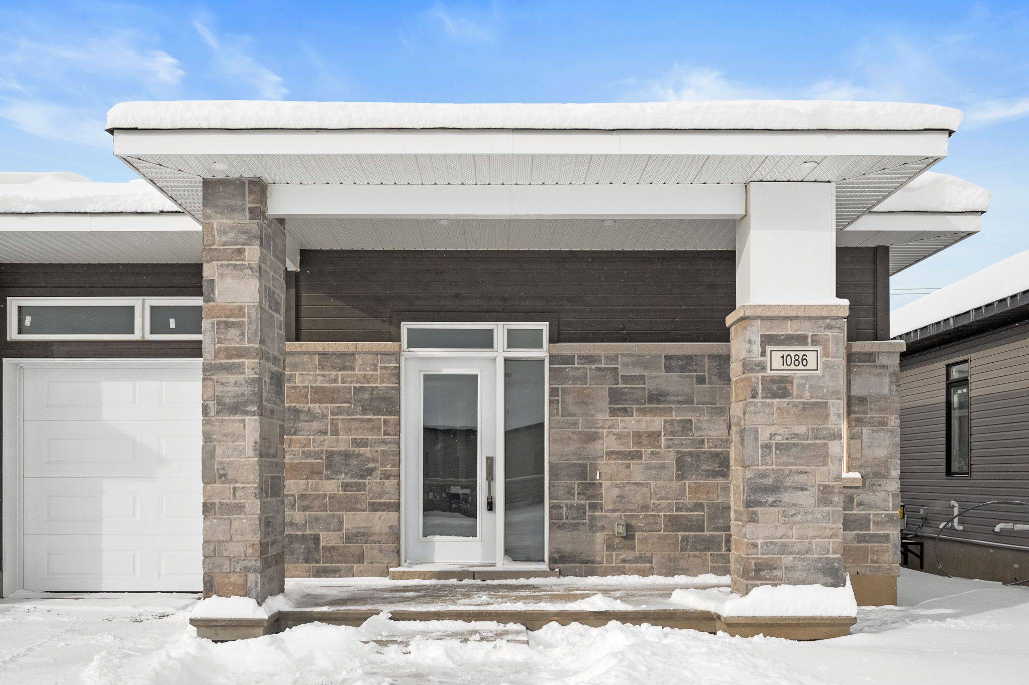 Brockville, ON K6V 0H2,1086 Moore ST