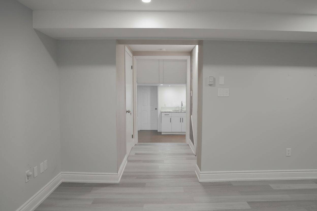 Kawartha Lakes, ON K9V 3Y8,1 Crescent CT