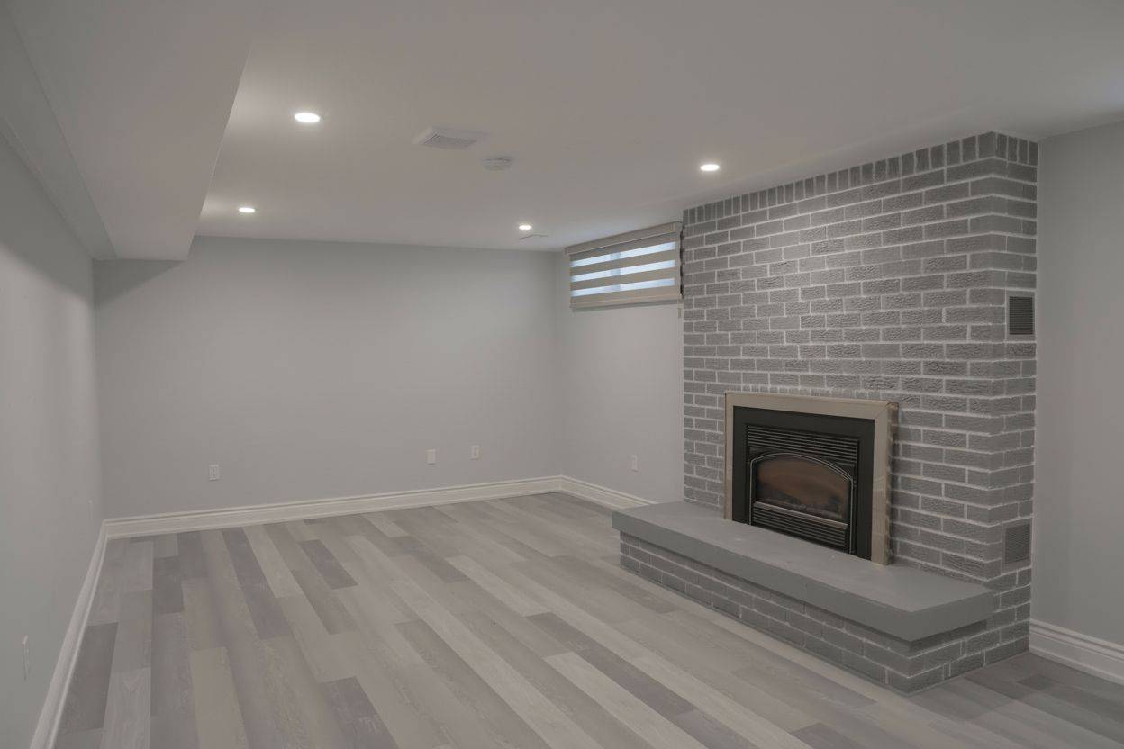 Kawartha Lakes, ON K9V 3Y8,1 Crescent CT