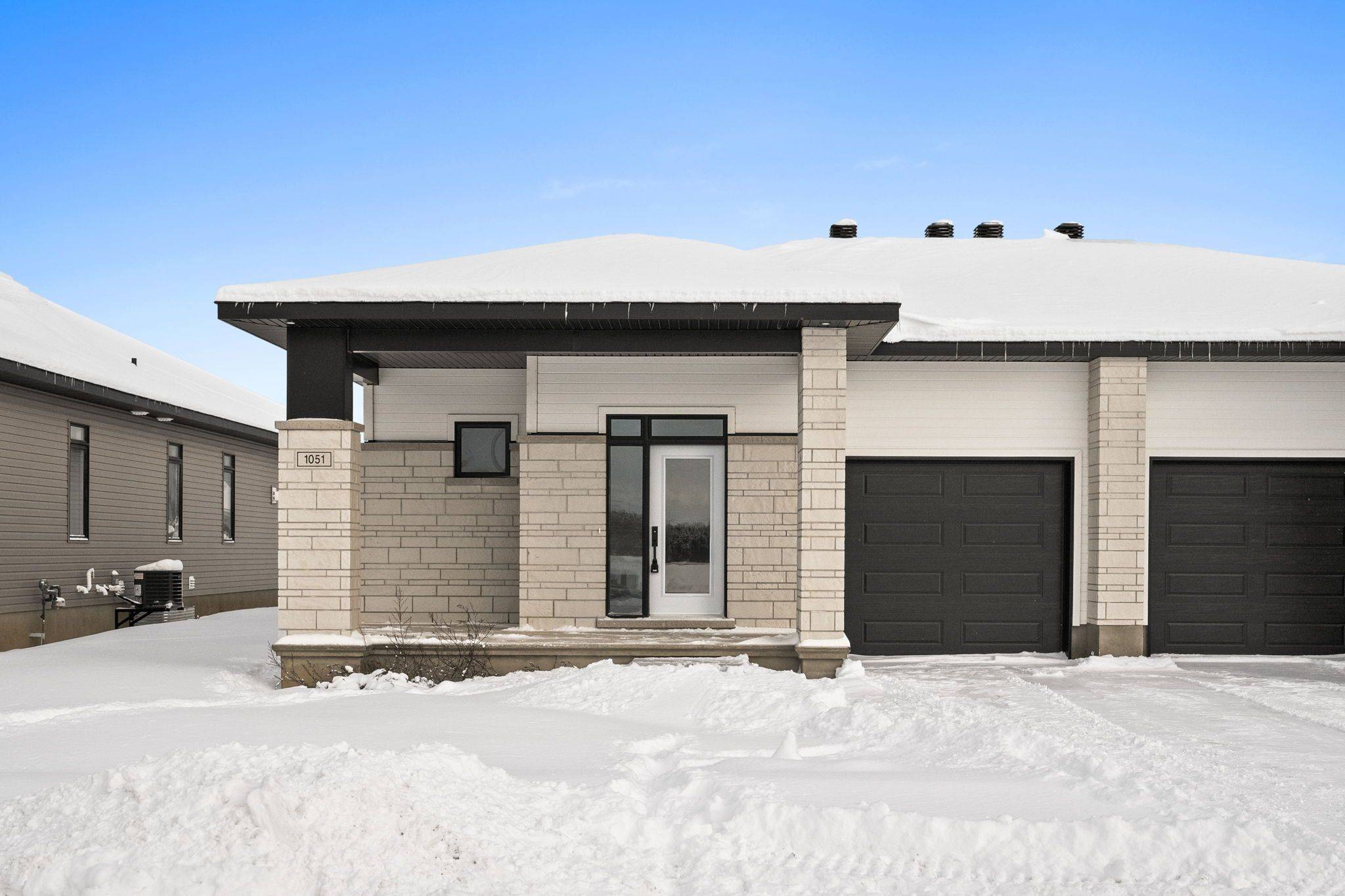 Brockville, ON K6V 0H1,1051 Moore ST