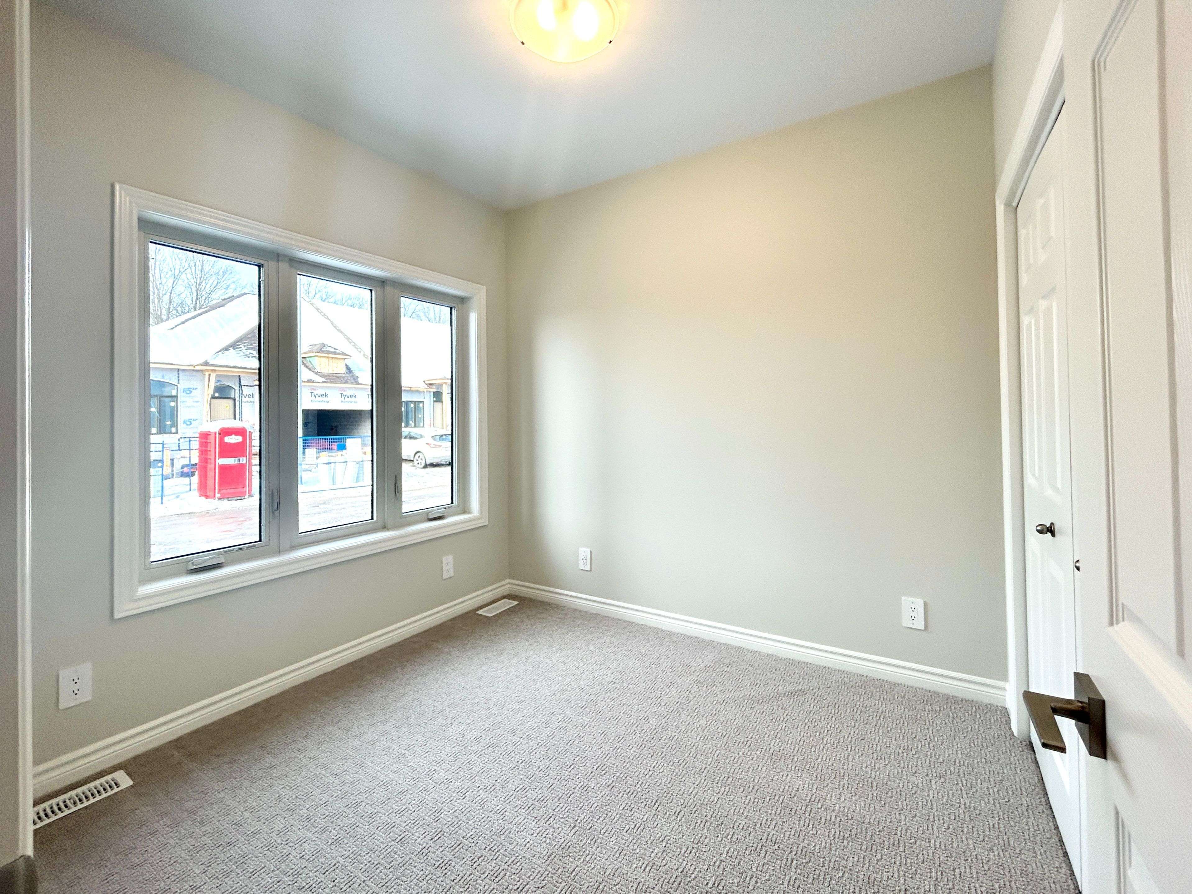 Belleville, ON K8N 4Z5,99 Cloverleaf DR #15