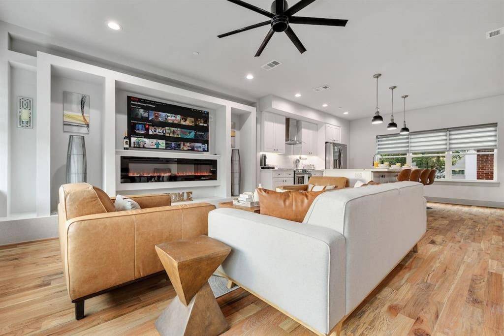 Dallas, TX 75206,5726 Oram Street #4