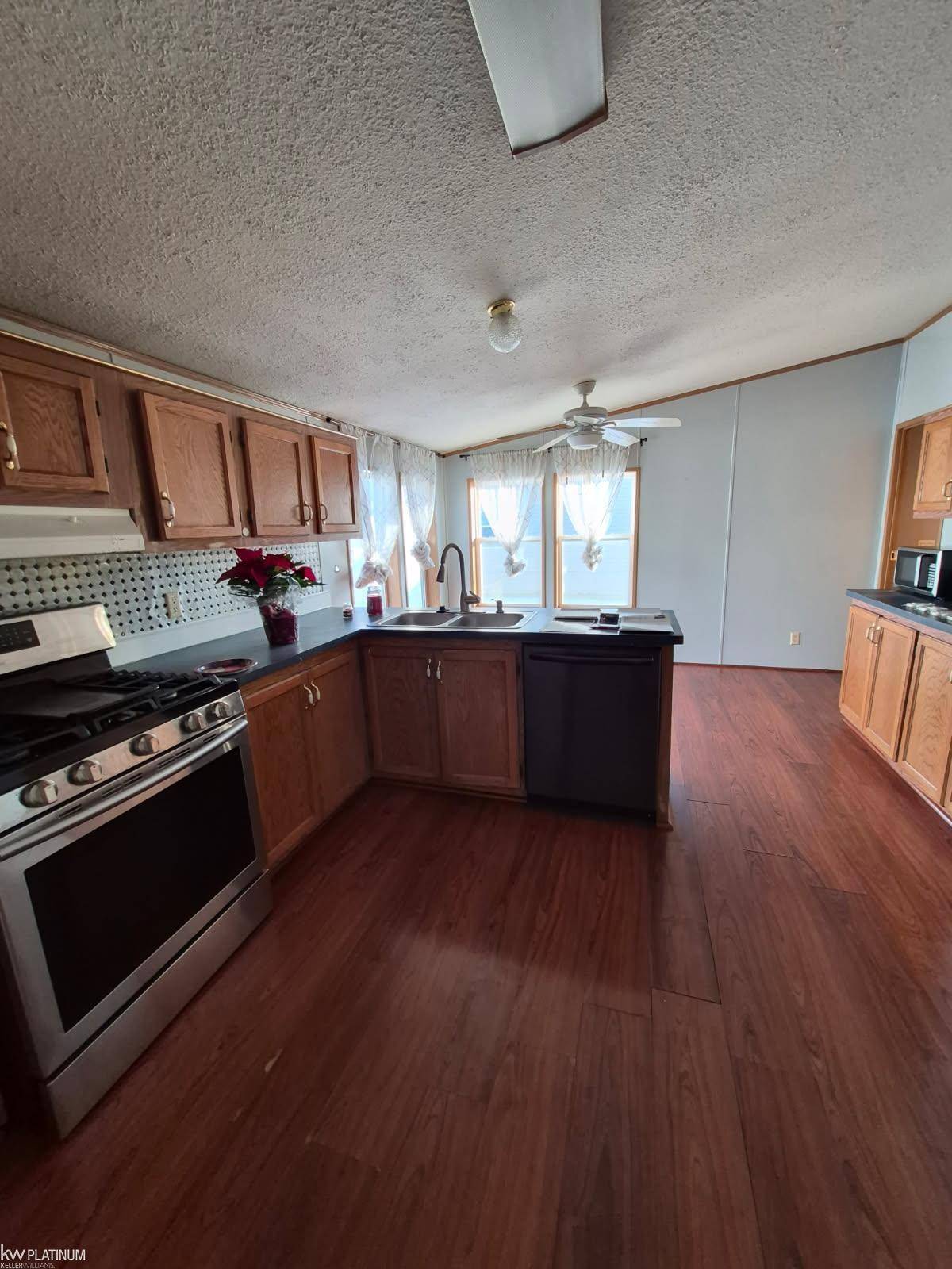 20080 rhapsody DR, Clinton Twp, MI 48036