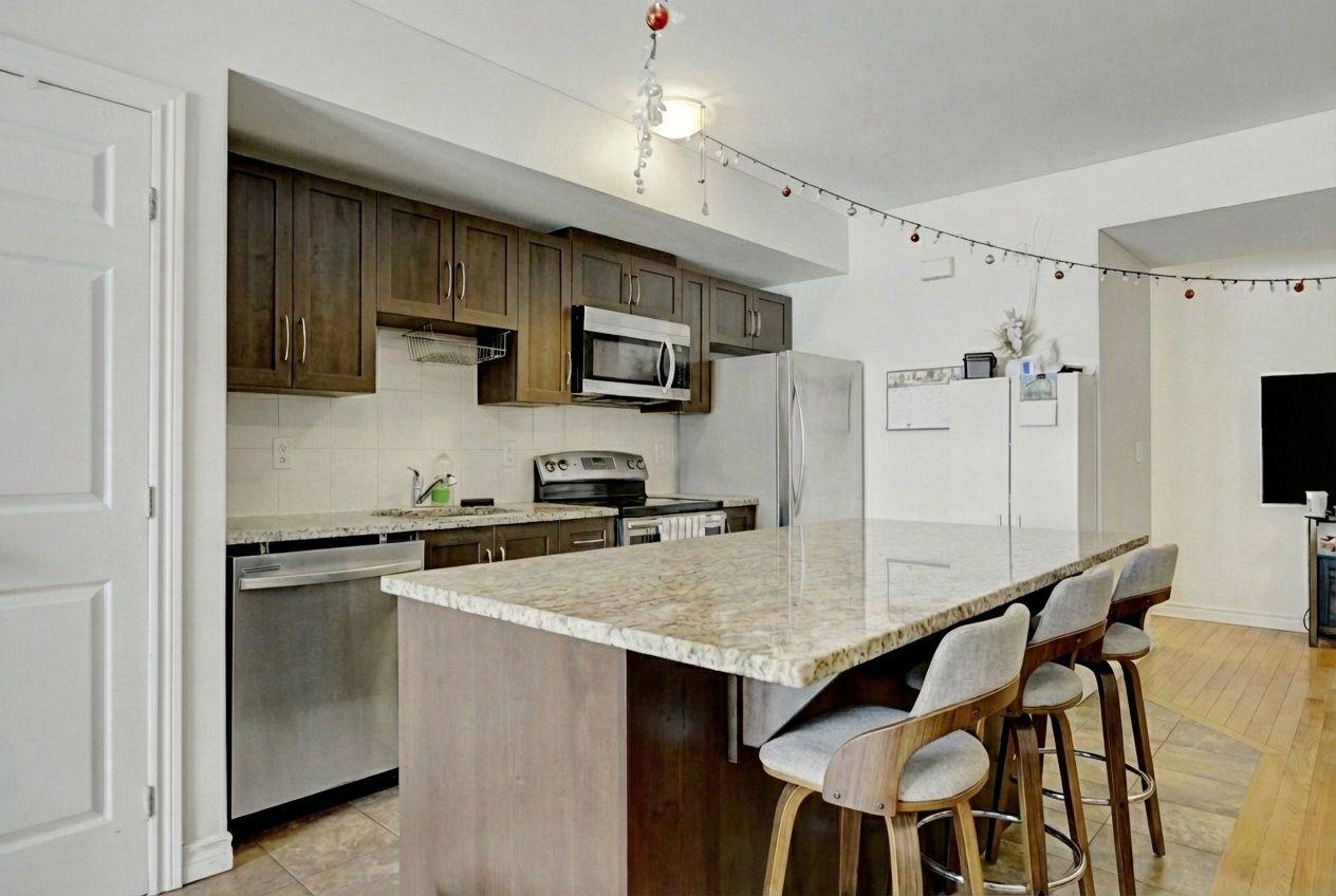 Parkway Park - Queensway Terrace S And Area, ON K2C 3Y1,1220 Mcwatters RD #4