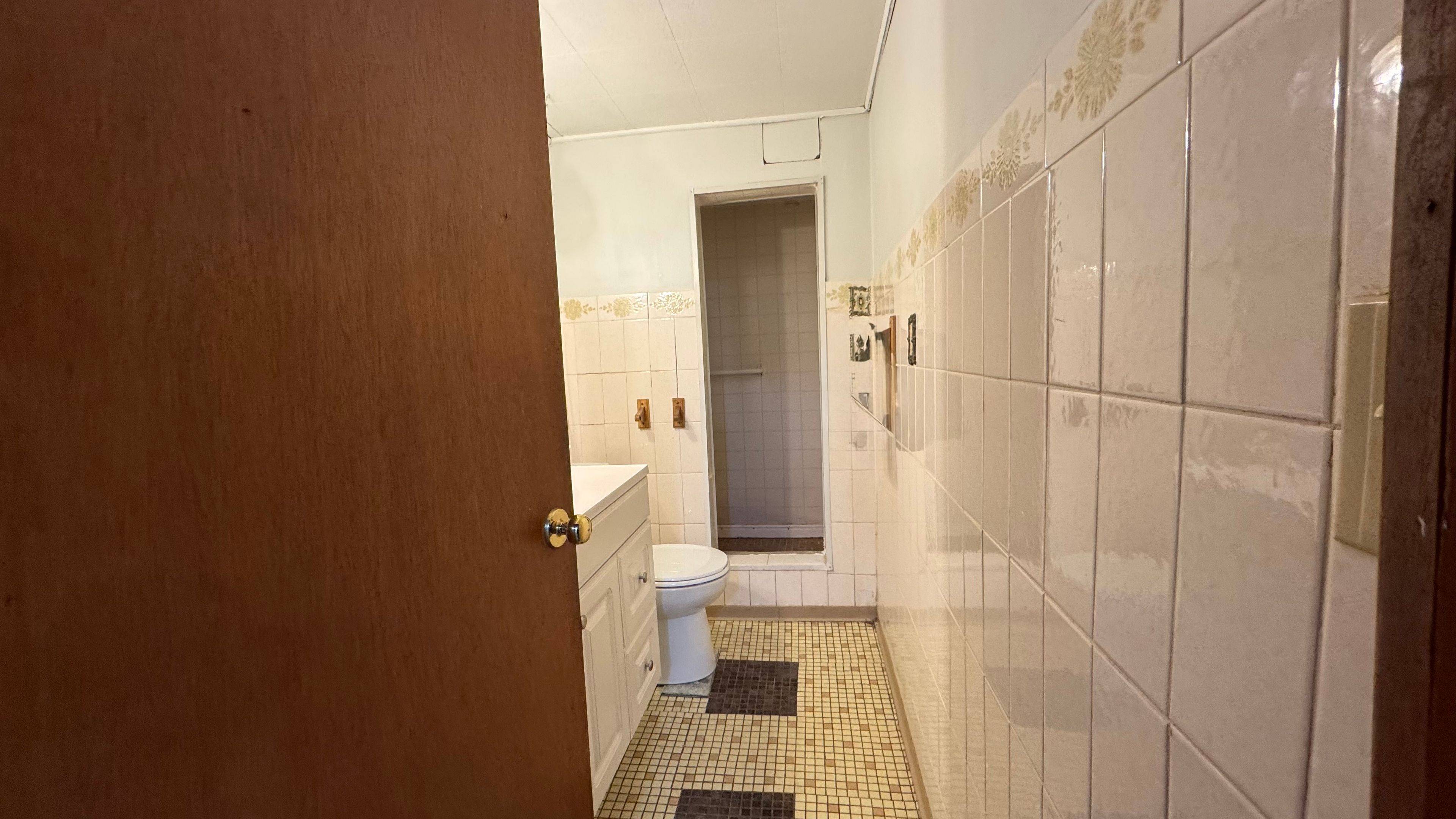 Niagara Falls, ON L2G 2C1,6286 Culp ST #Lower