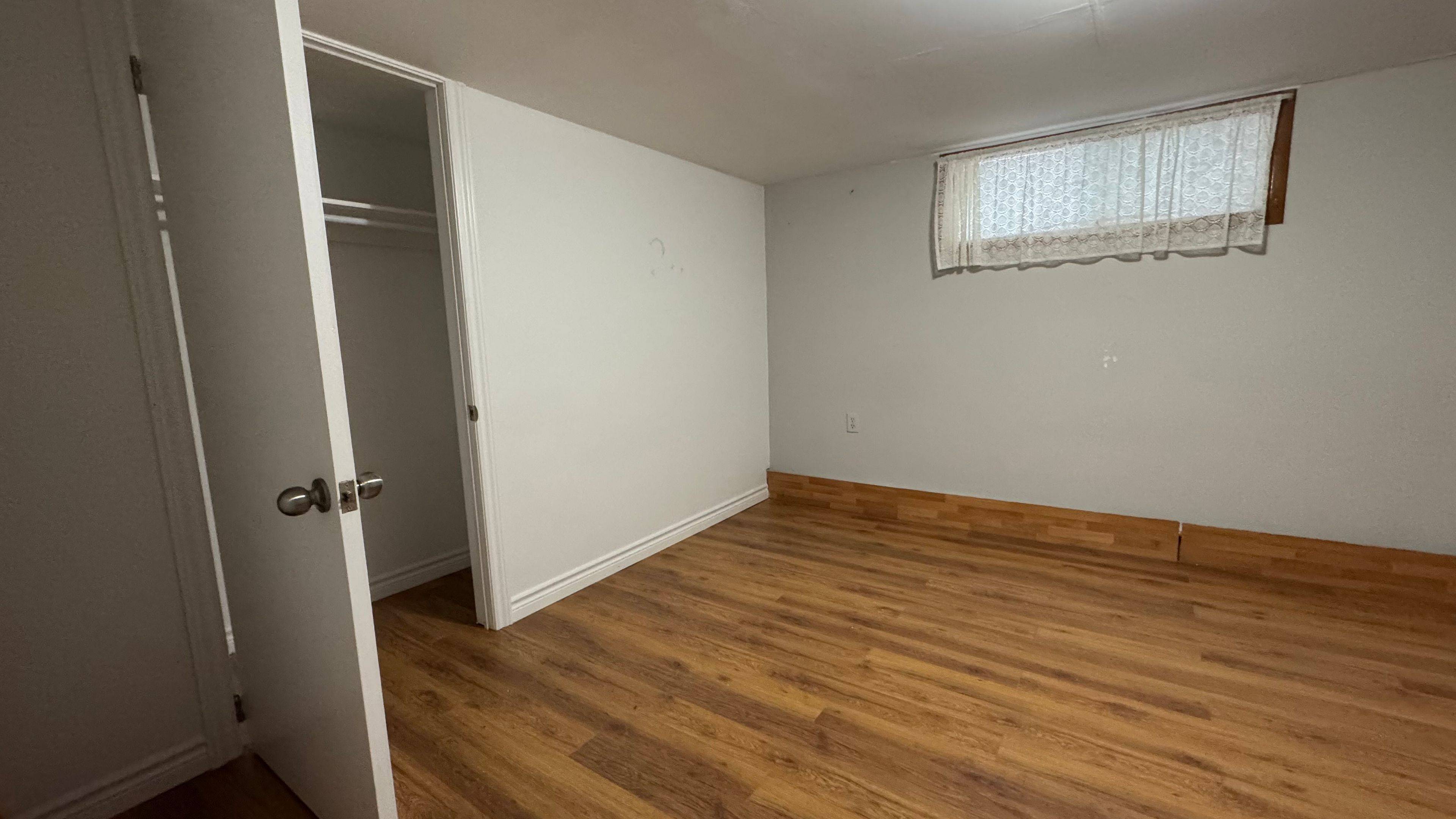 Niagara Falls, ON L2G 2C1,6286 Culp ST #Lower