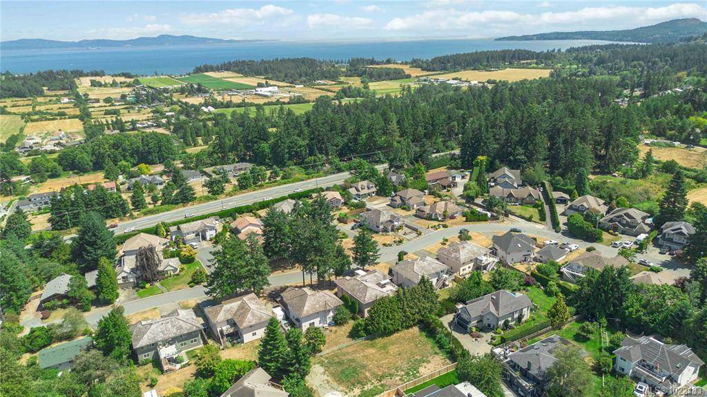 Central Saanich, BC V8Z 6A1,6260 Elaine Way