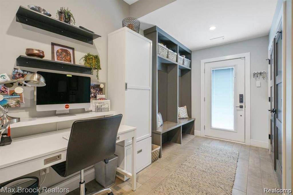 Royal Oak, MI 48073,4227 W 14 Mile RD