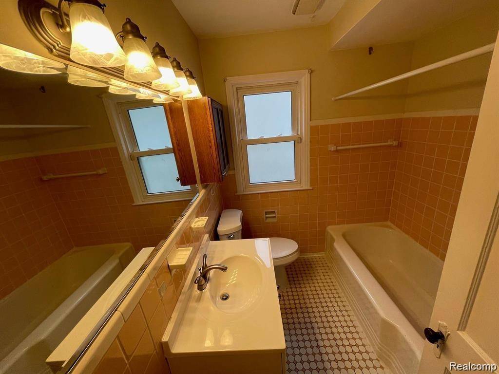 Royal Oak, MI 48067,1518 E LINCOLN AVE