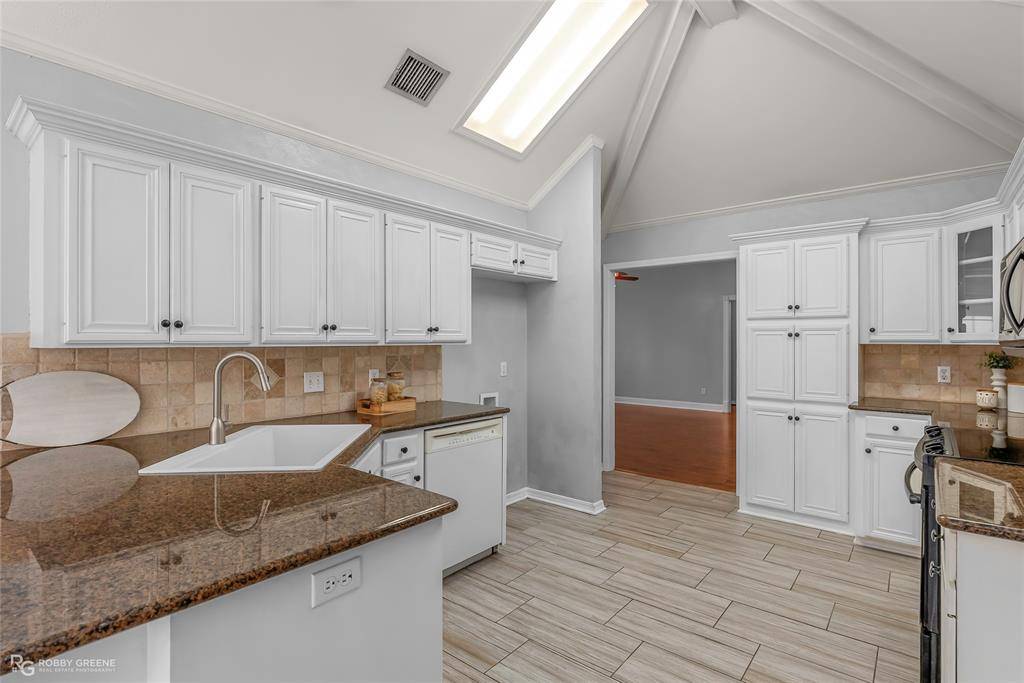 Bossier City, LA 71111,6012 Ellington Way