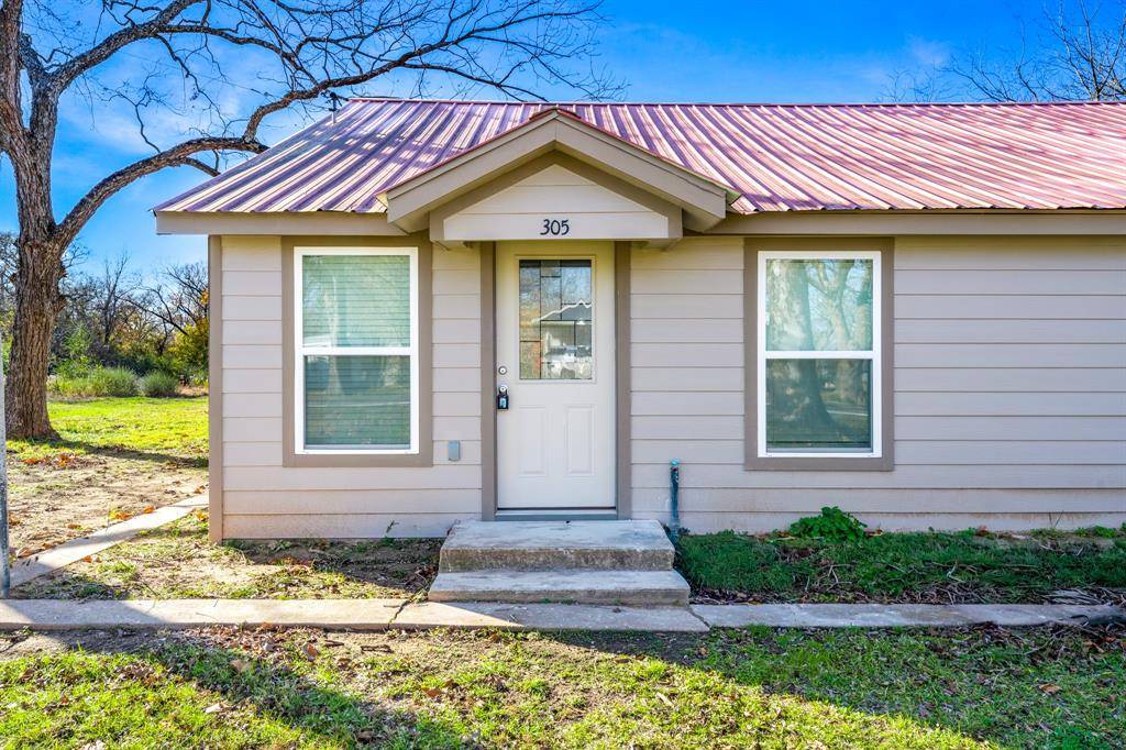 Como, TX 75431,305 Gaskins Street