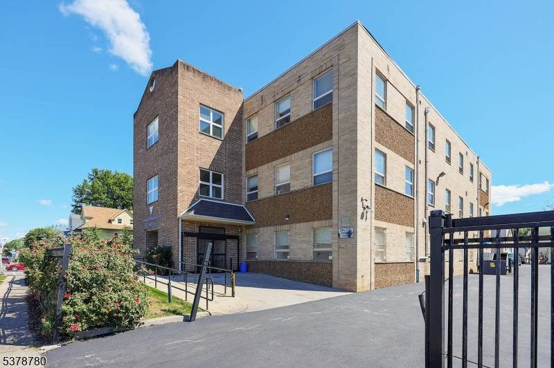 East Orange City, NJ 07018,110 S Grove St