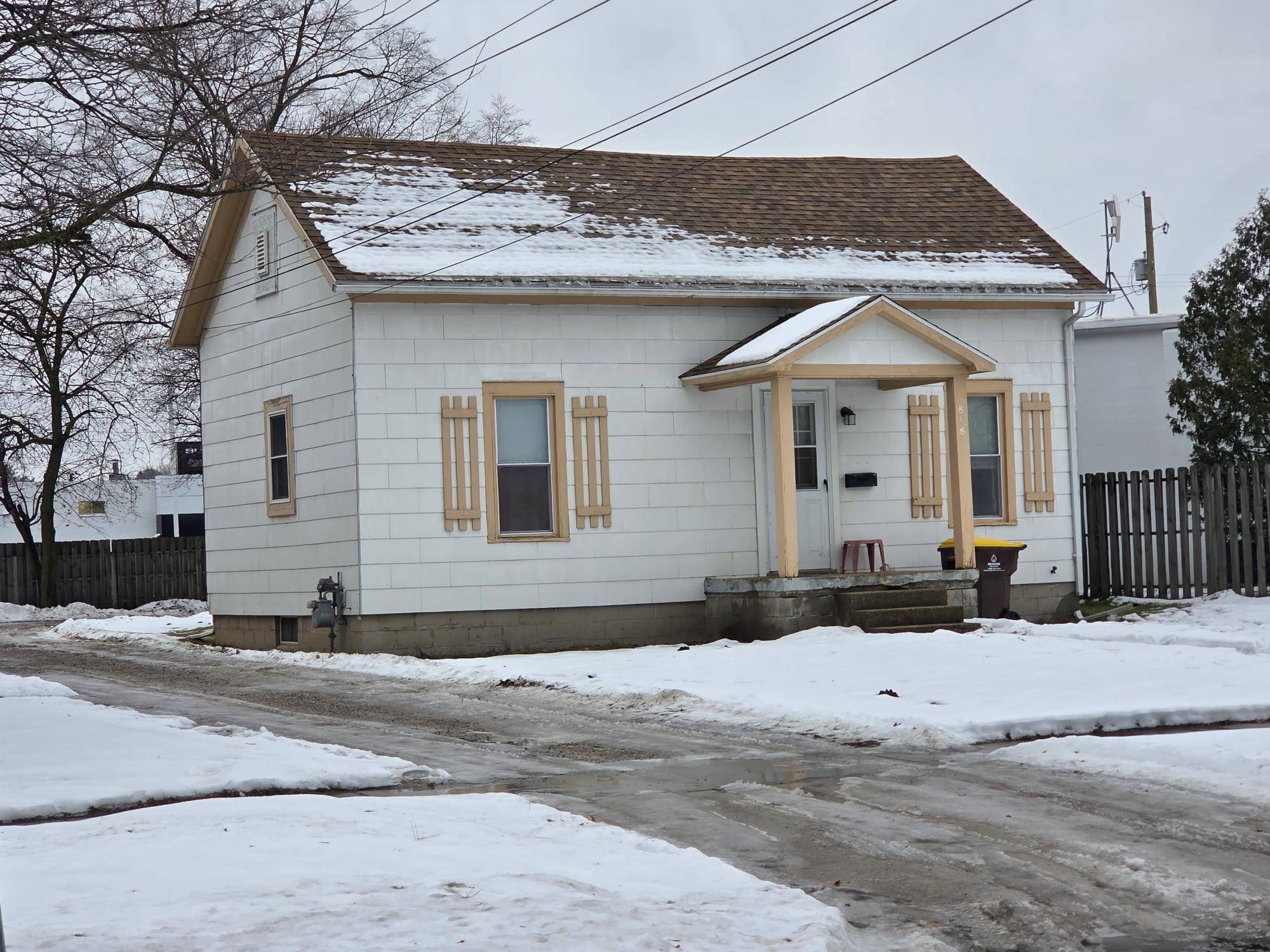 Mount Pleasant, MI 48858,818 E Chippewa ST