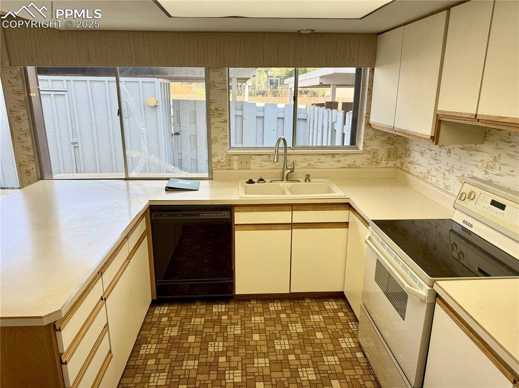 Colorado Springs, CO 80909,3916 Constitution AVE