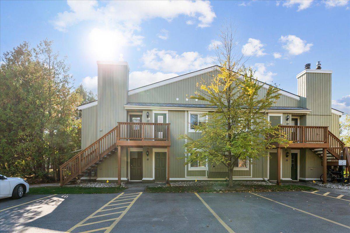 Collingwood, ON L9Y 5B4,15 Dawson DR #17