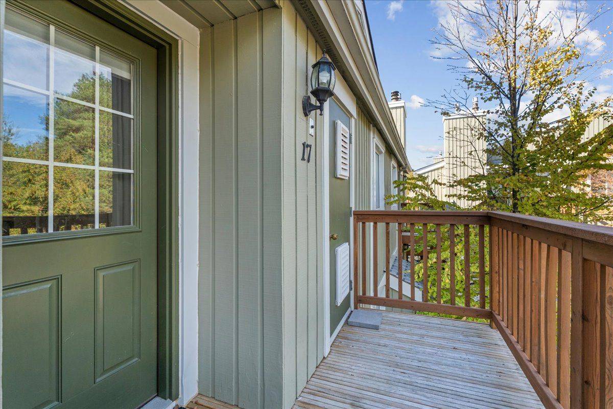 Collingwood, ON L9Y 5B4,15 Dawson DR #17