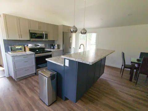 Collingwood, ON L9Y 0X2,127 Glenlake BLVD