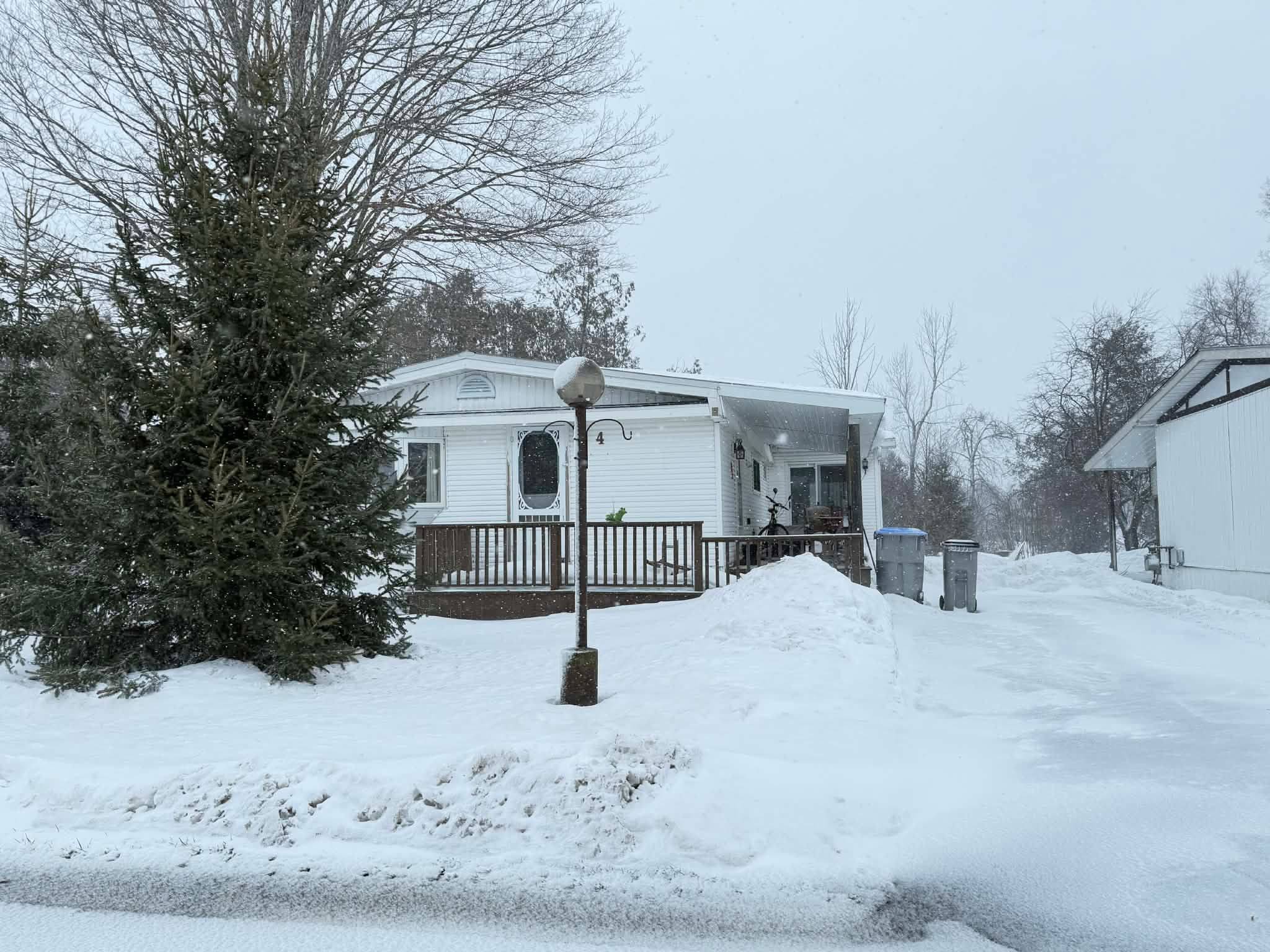 Morris Turnberry, ON N0G 2W0,4 Riverside DR