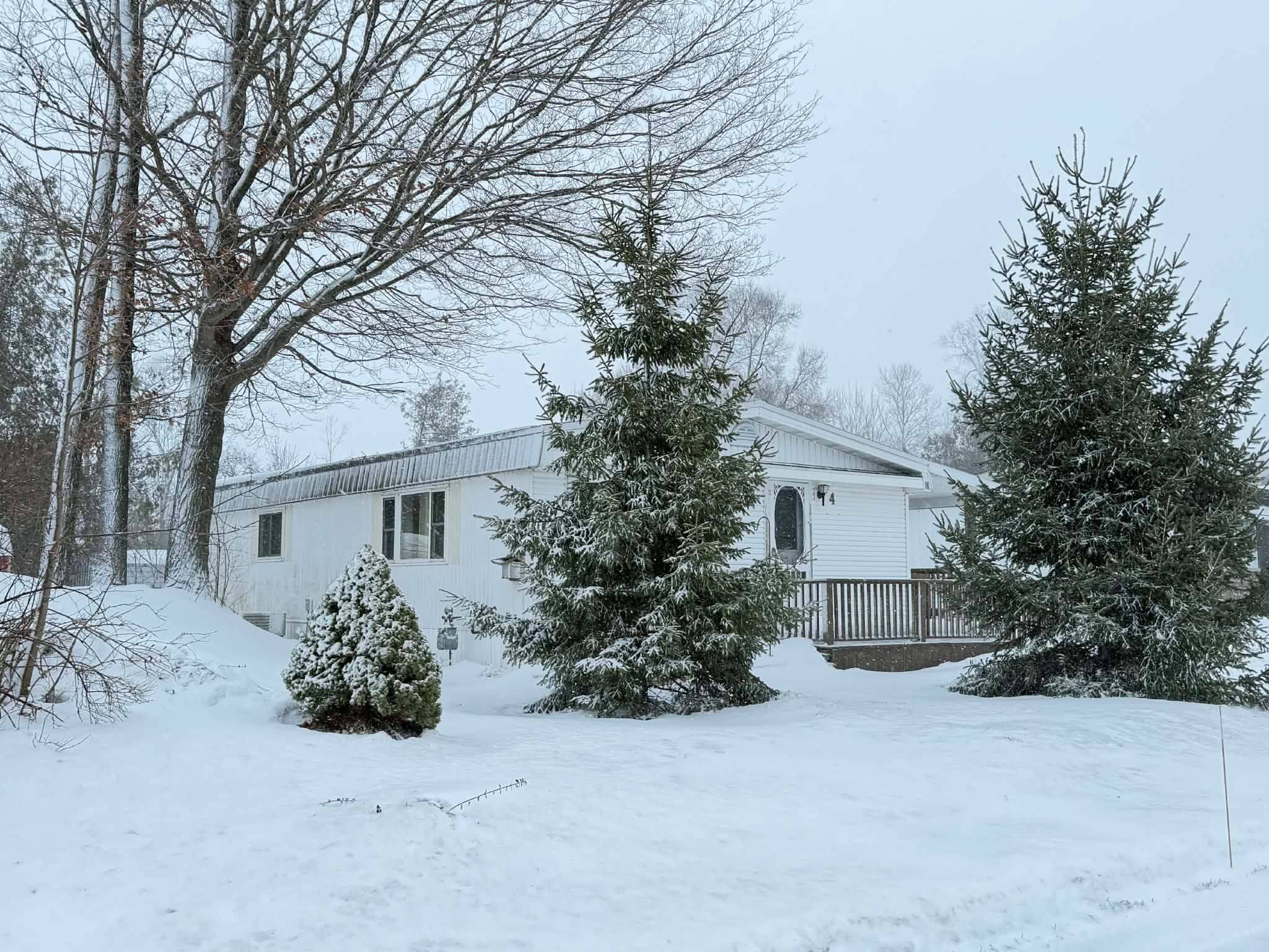 Morris Turnberry, ON N0G 2W0,4 Riverside DR