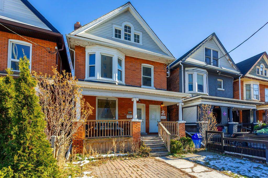 Hamilton, ON L8M 2G4,19 Sanford AVE S #Upper