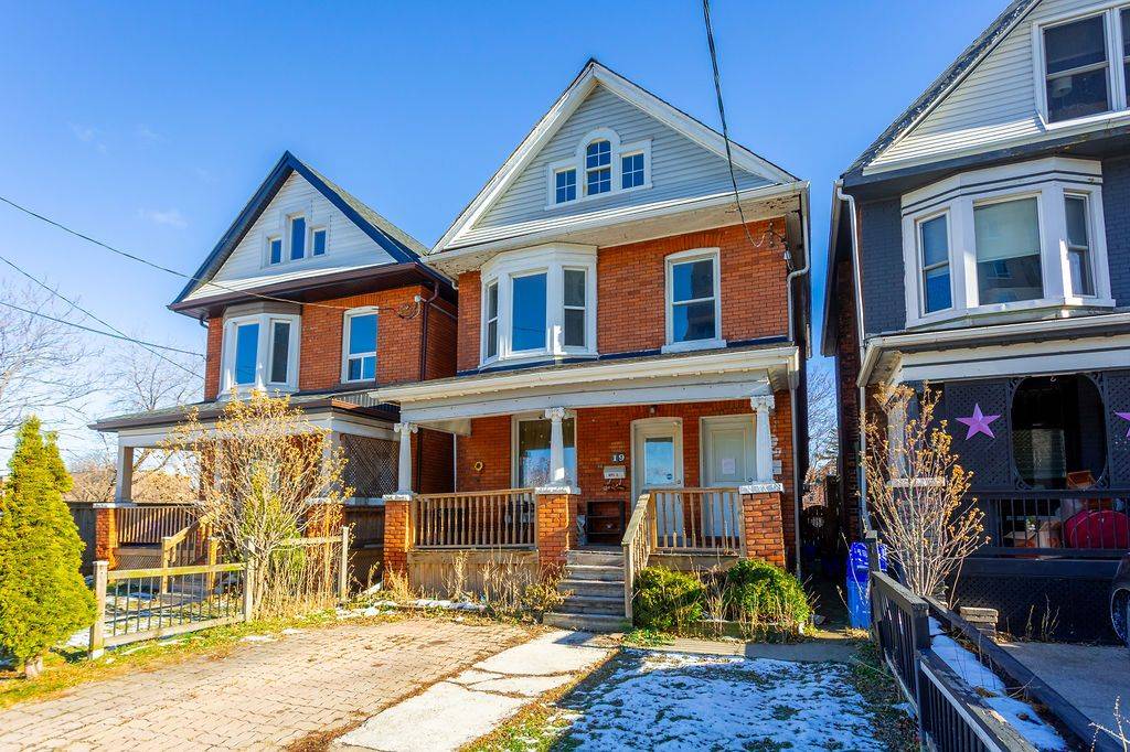 Hamilton, ON L8M 2G4,19 Sanford AVE S #Upper