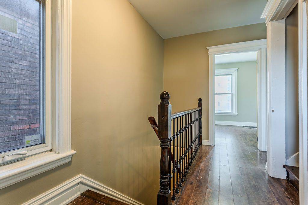 Hamilton, ON L8M 2G4,19 Sanford AVE S #Upper