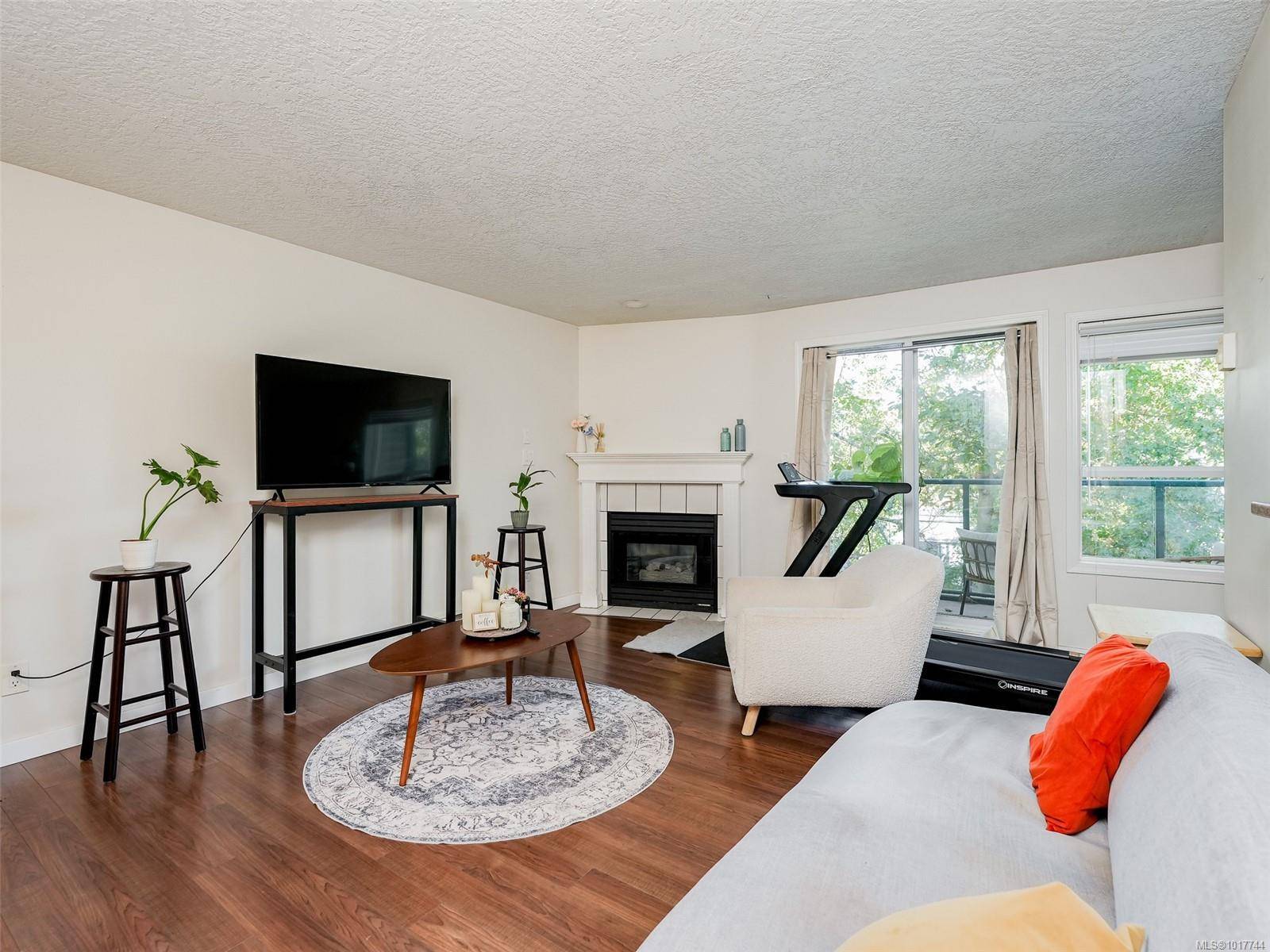 Saanich, BC V8X 2X7,899 Darwin Ave #308