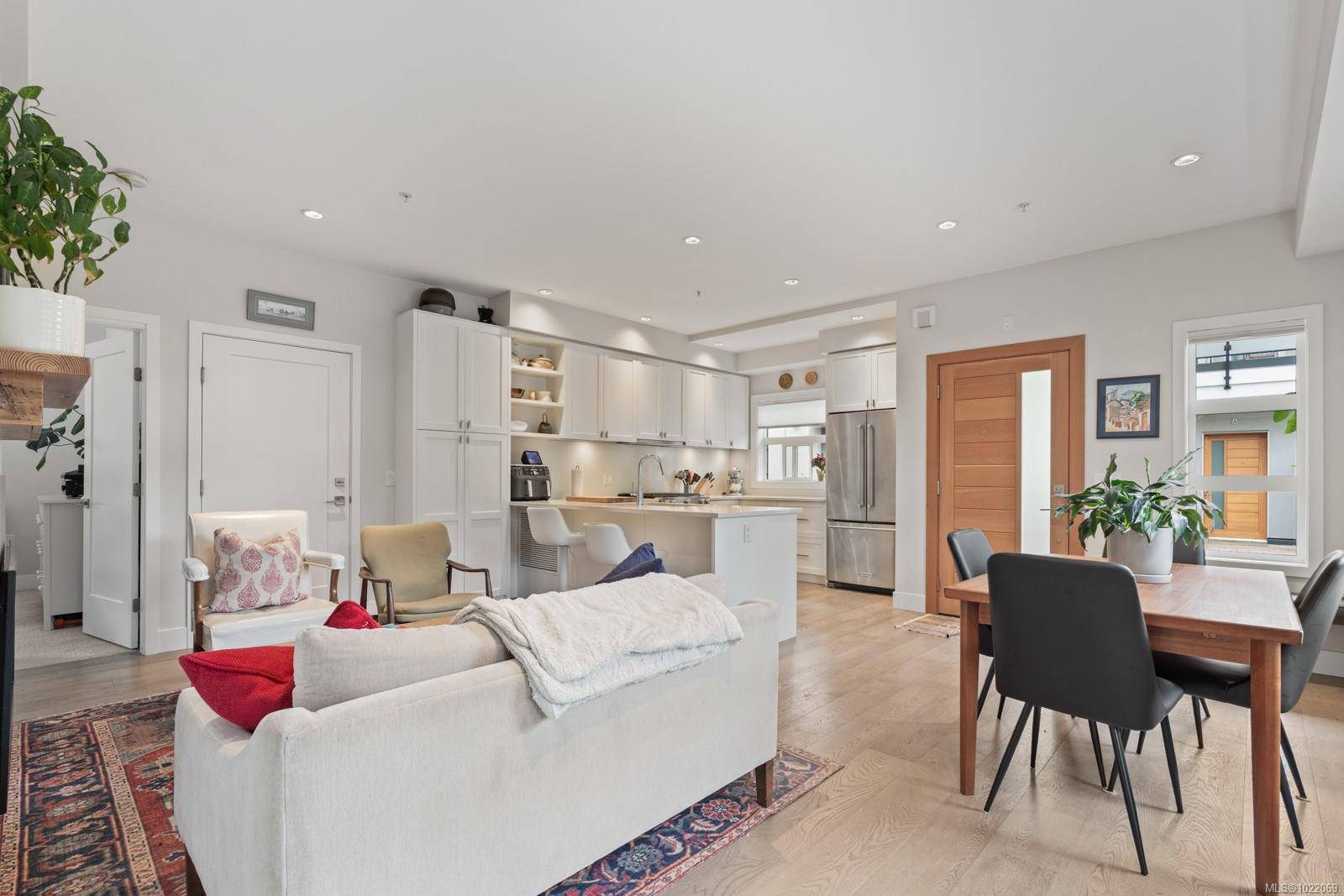 Sidney, BC V8L 2V8,9889 Seventh St #7