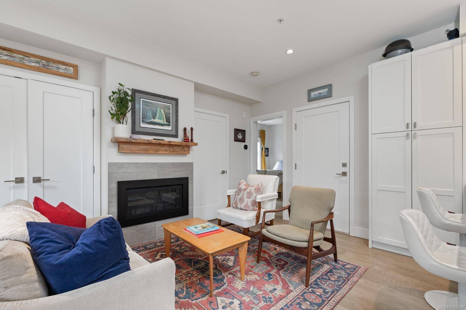 Sidney, BC V8L 2V8,9889 Seventh St #7