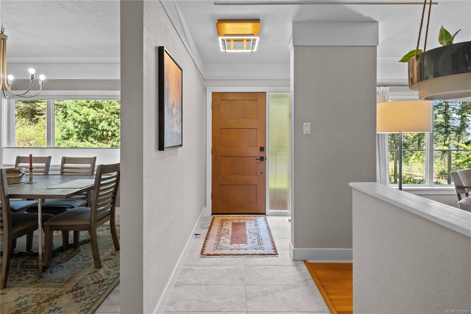 Saanich, BC V8N 1Y8,2879 Phyllis St