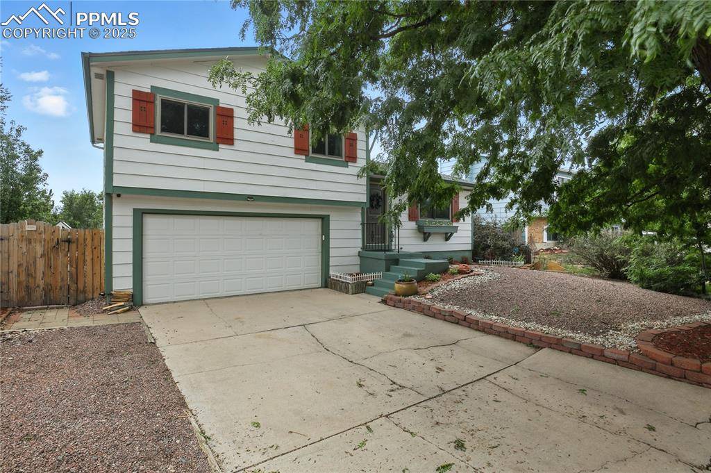 Colorado Springs, CO 80916,838 Badger DR