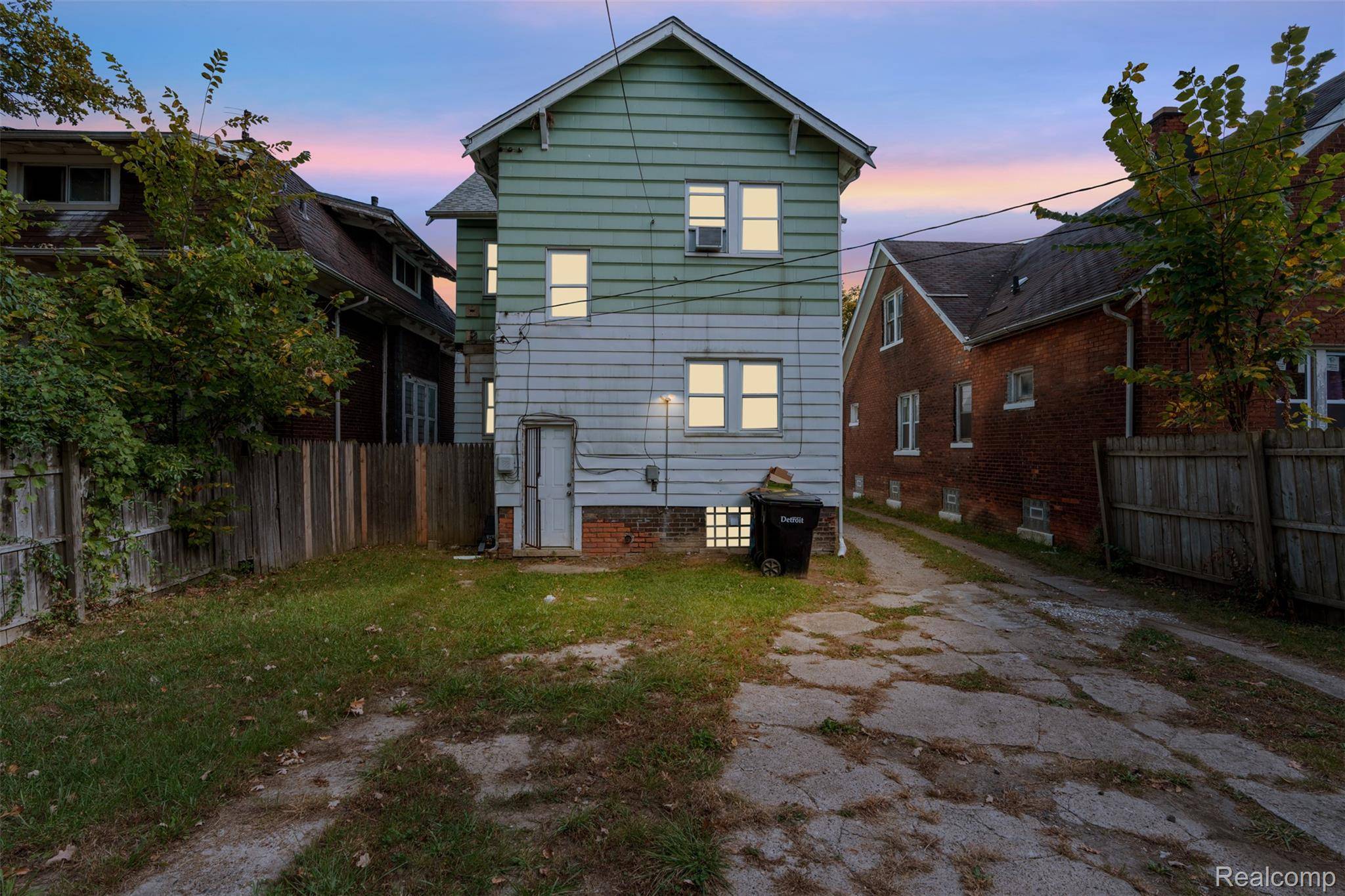 Detroit, MI 48204,5272 Maplewood ST