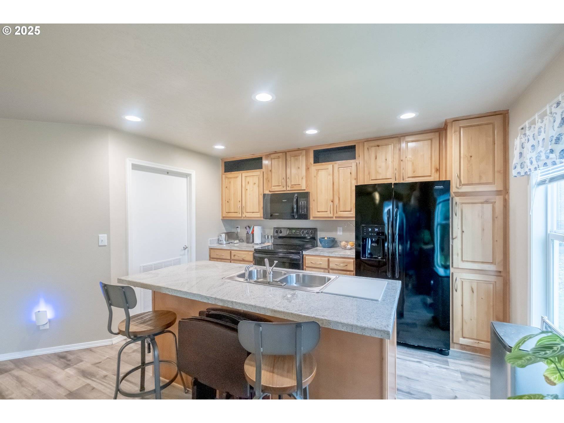 Albany, OR 97321,34505 RIVERSIDE DR