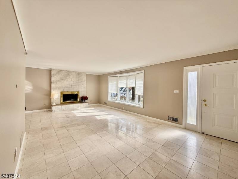 Mountainside Boro, NJ 07092,1450 Deer Path