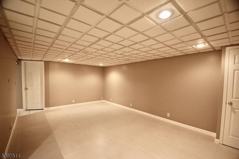 Mountainside Boro, NJ 07092,1450 Deer Path