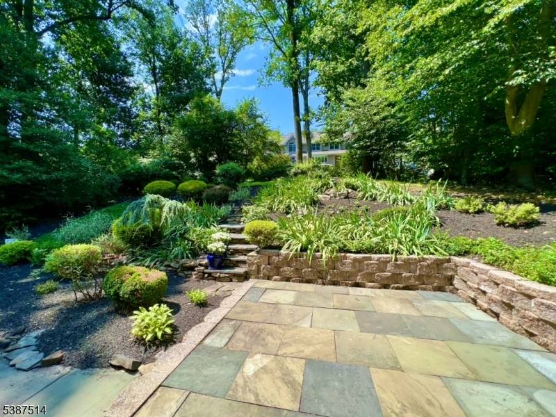 Mountainside Boro, NJ 07092,1450 Deer Path