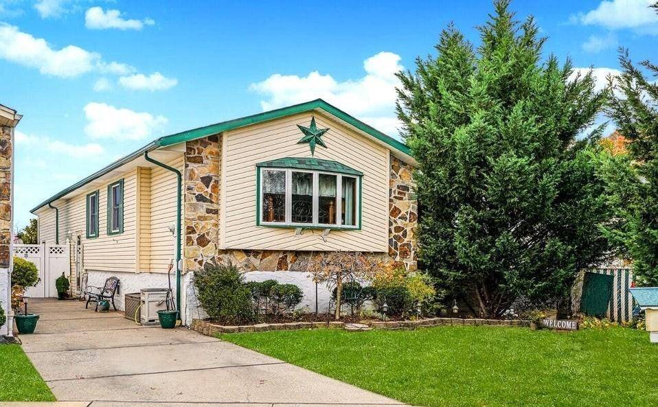 Richmond, NY 10308,35 Nutwood CT