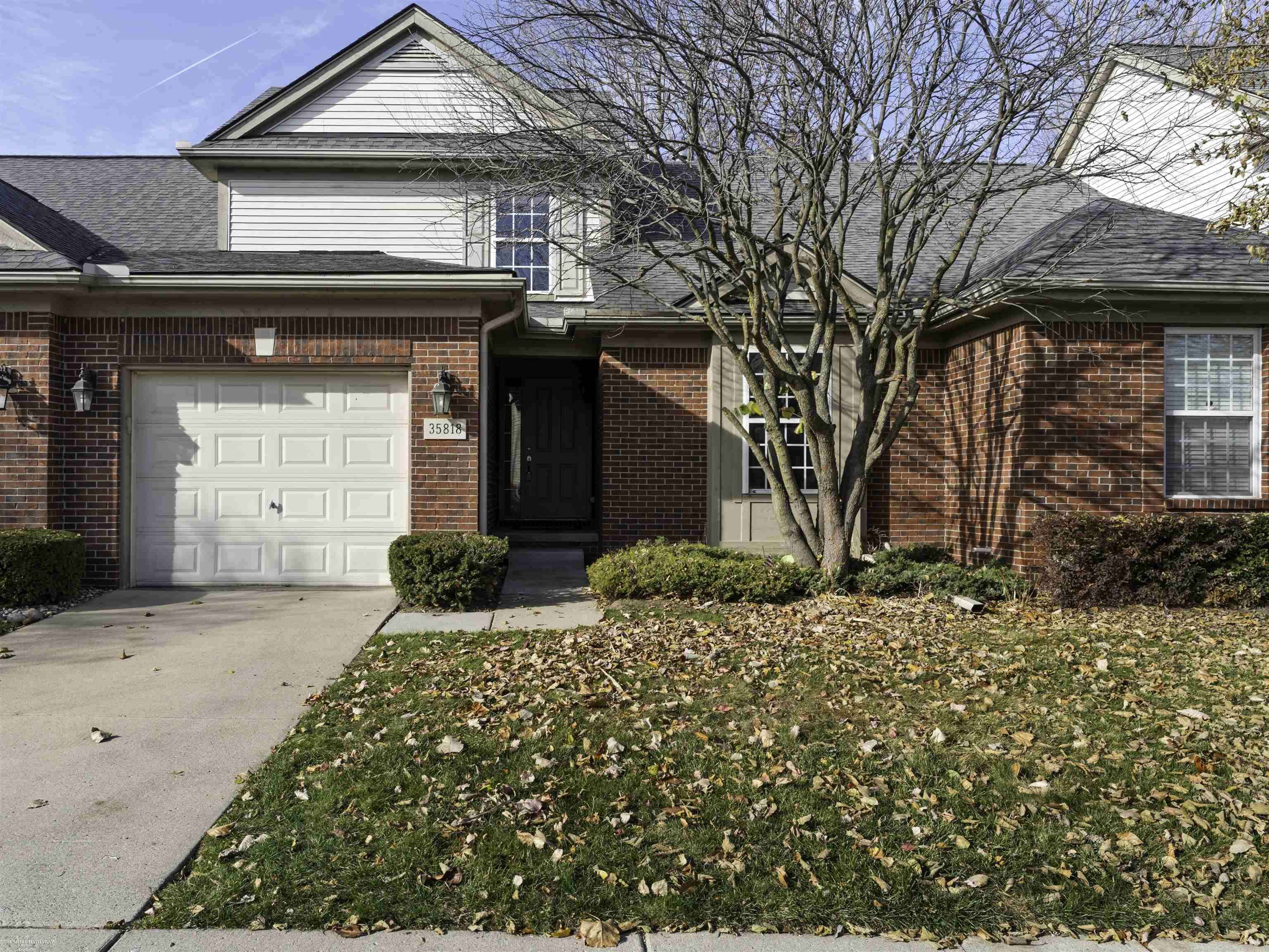 Harrison Twp, MI 48045,35818 Foxwood CT