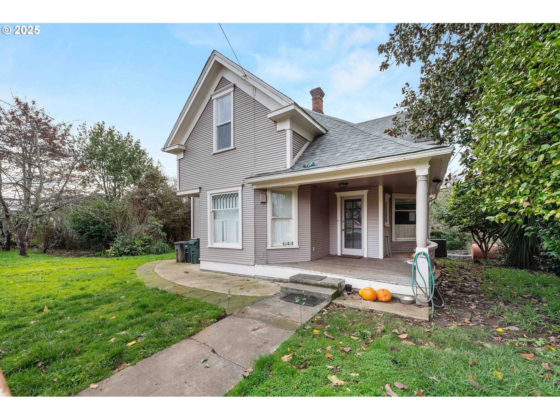 Myrtle Point, OR 97458,644 4TH ST