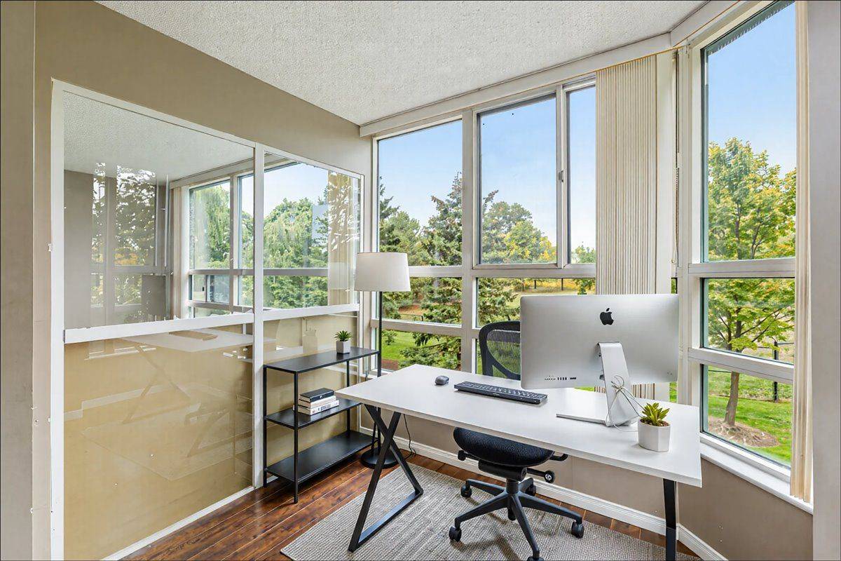 Markham, ON L3T 7N3,7905 Bayview AVE #222