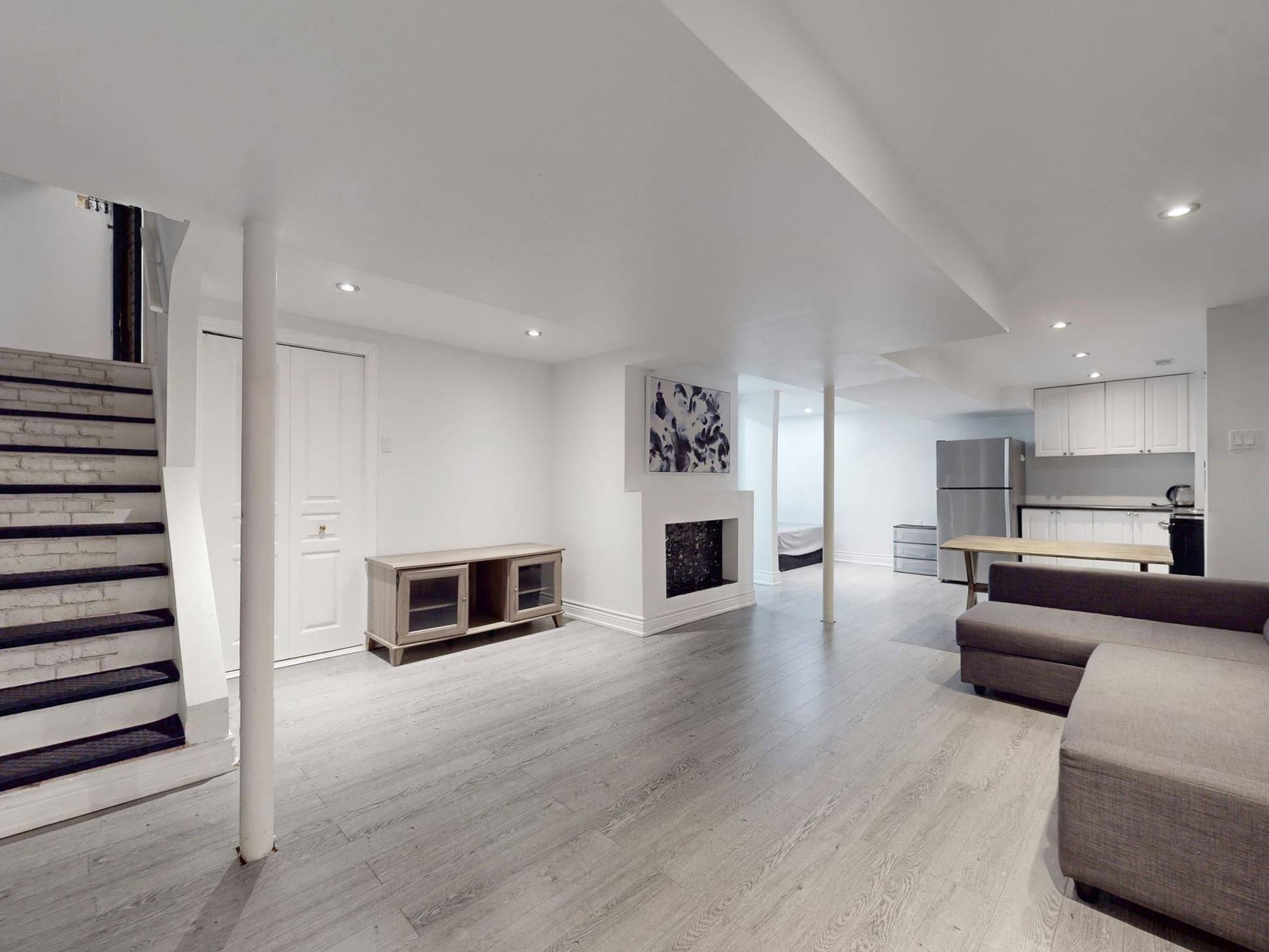 Richmond Hill, ON L4E 4P3,98 Lowther AVE