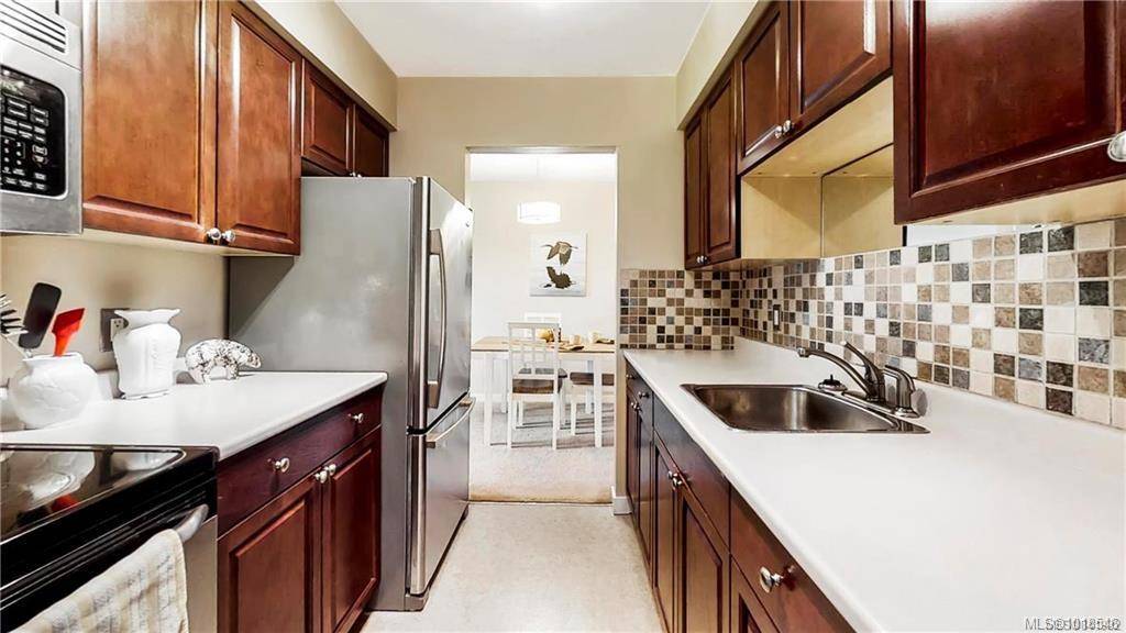 Saanich, BC V8P 2Y2,1597 Midgard Ave #303