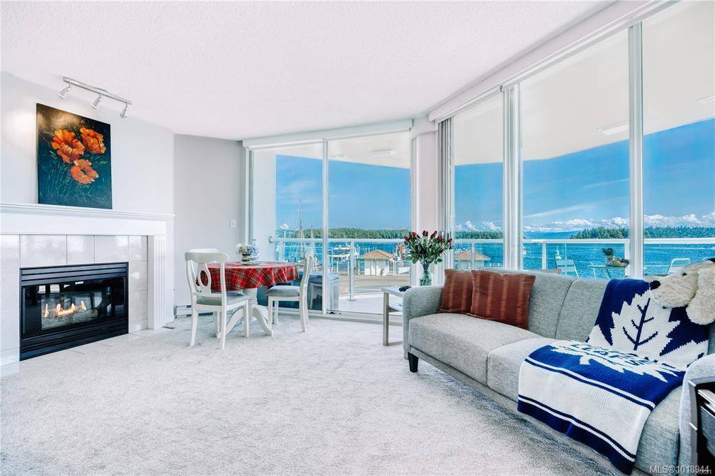 Nanaimo, BC V9R 6M6,150 Promenade Dr #208