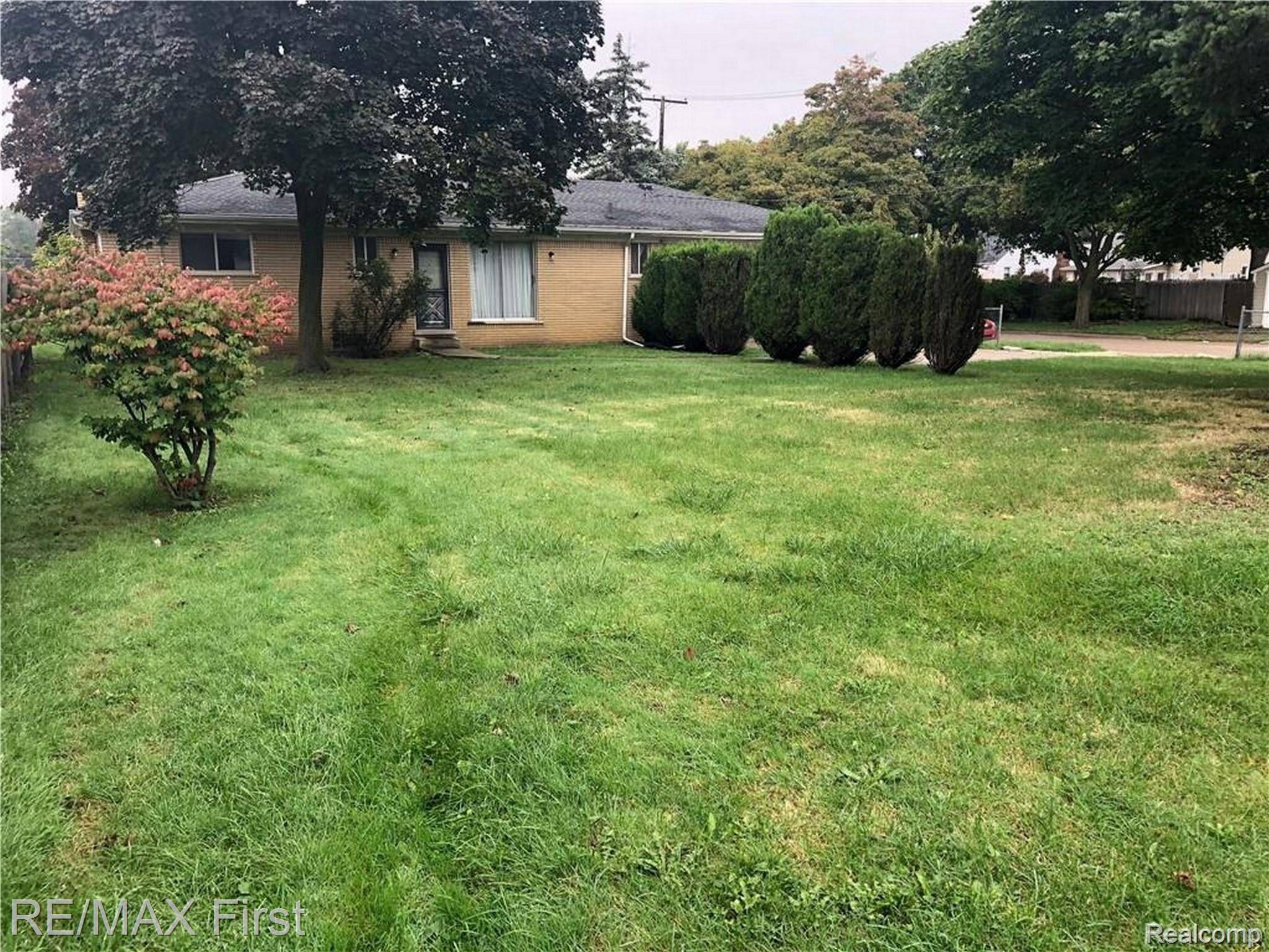 Center Line, MI 48015,25250 ALEX